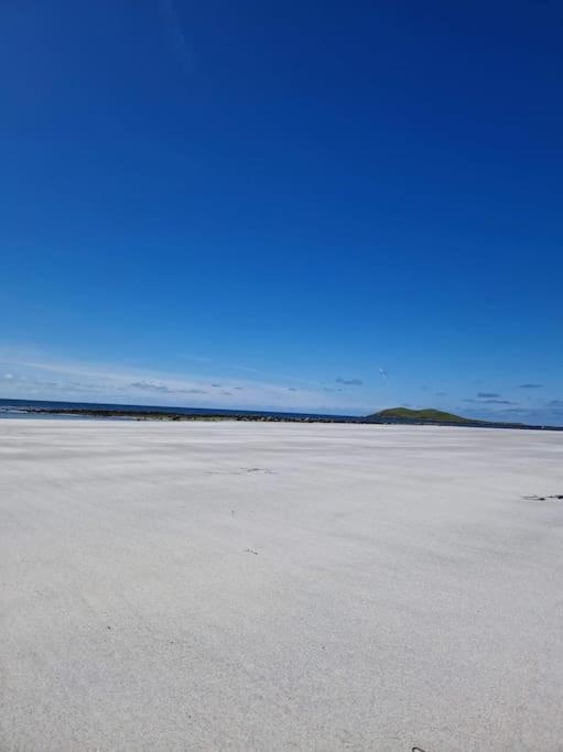 Loch An Eilean Pod Isle Of South Uist Villa Pollachara ภายนอก รูปภาพ