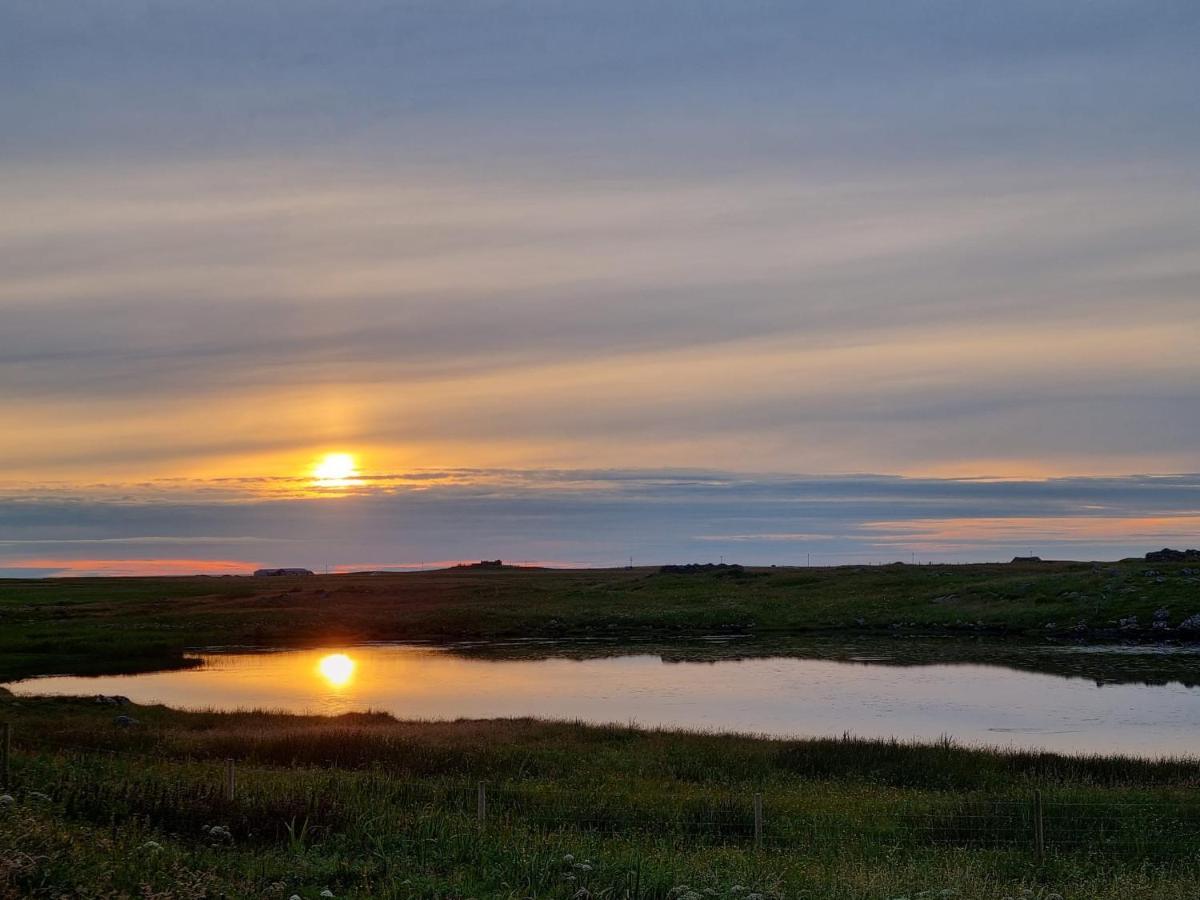 Loch An Eilean Pod Isle Of South Uist Villa Pollachara ภายนอก รูปภาพ