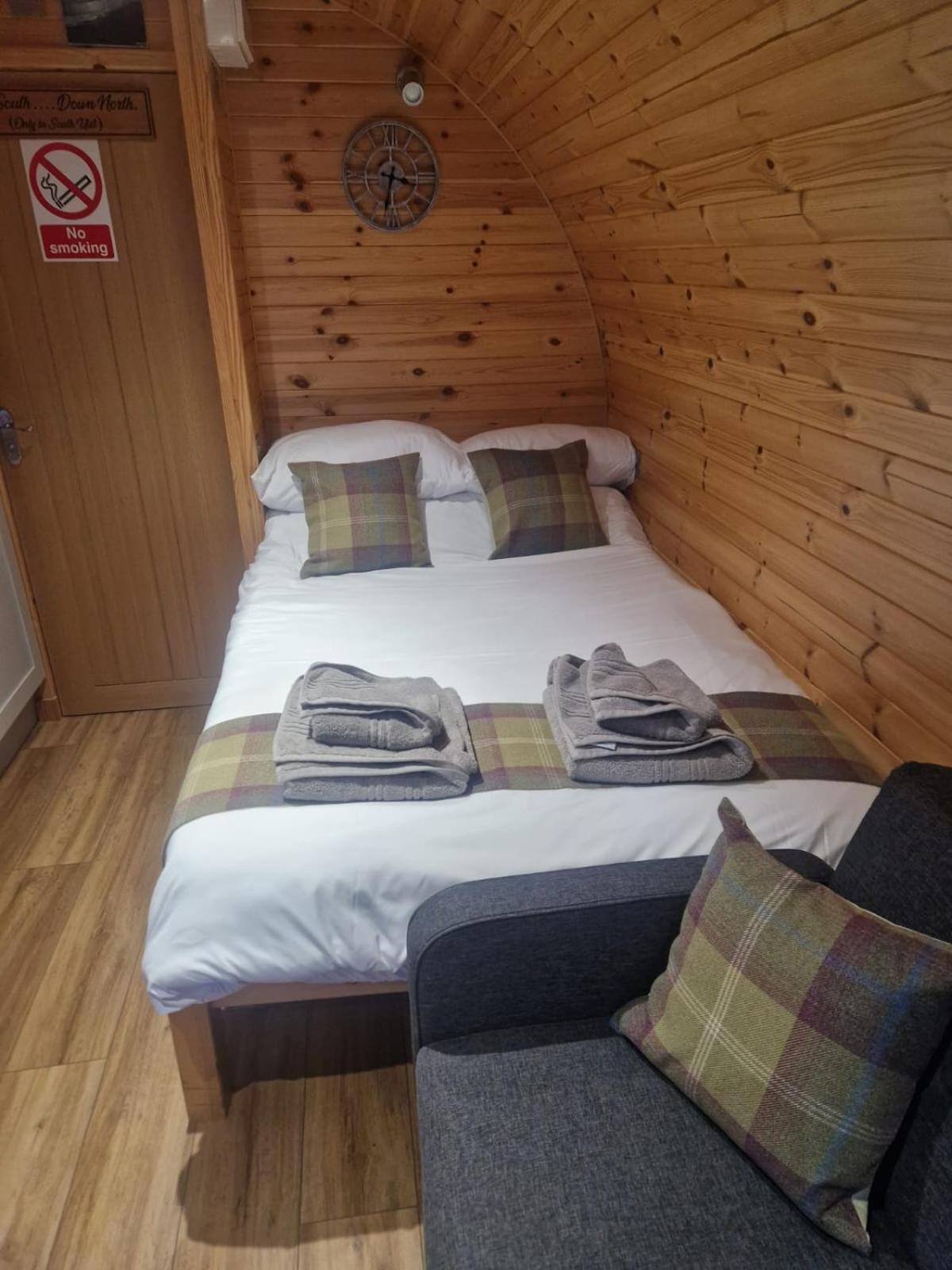 Loch An Eilean Pod Isle Of South Uist Villa Pollachara ภายนอก รูปภาพ